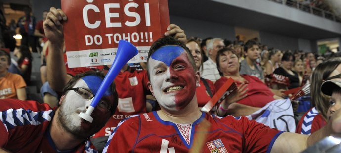 Fanoušci českých házenkářů v zápase proti Francii 