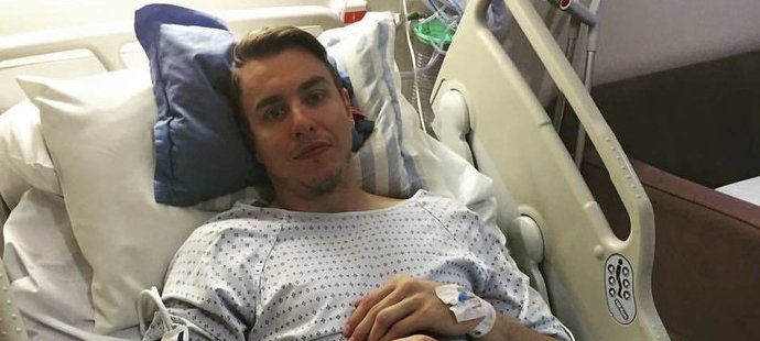 Filip Jícha pozdravil fanoušky z nemocniční postele po operaci, kterou podstoupil v Londýně