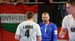 Český brankář Tomáš Mrkva se raduje po úspěšném zásahu v zápase proti Maďarsku