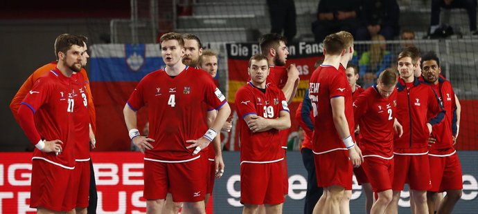 Zklamaní čeští házenkáři po prohře s Německem na mistrovství Evropy