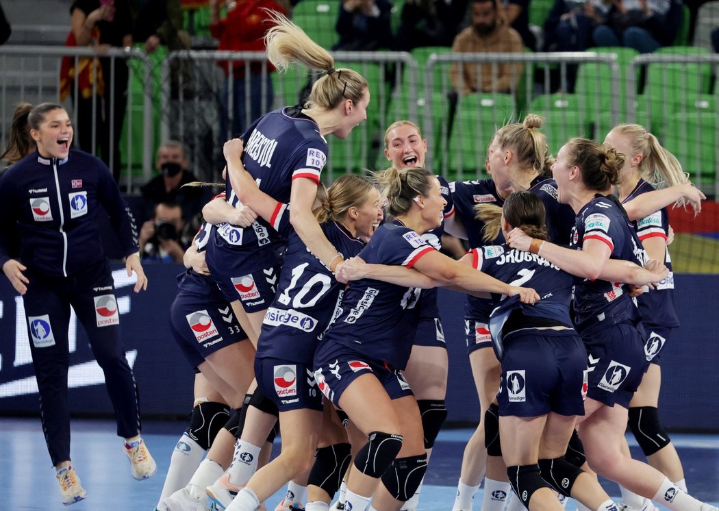 Norské házenkářky v euforii po obratu ve finále mistrovství Evropy s Dánskem