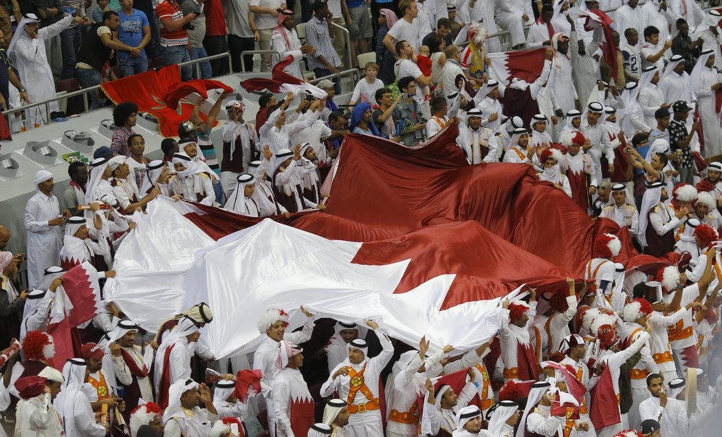 Fanoušci Kataru jsou v euforii po postupu domácích házenkářů do finále MS. Zlí jazykové tvrdí, že jejich jádro tvoří zaplacení cizinci