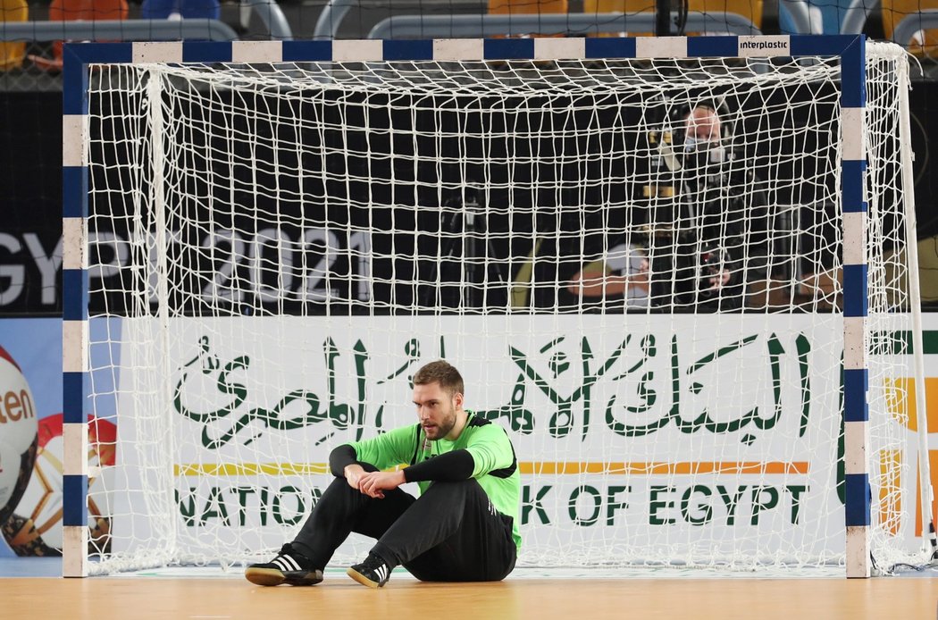 Někteří hráči Slovinka se před klíčovým duelem s Egyptem o postup otrávili jídlem. Postup nakonec slavila domácí reprezentace Egypta