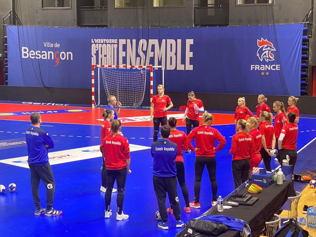 České házenkářky na úvod kvalifikace mistrovství Evropy utrpěly debakl 22:38 ve Francii