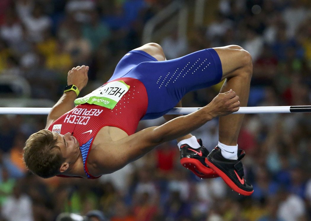 Adam Sebastian Helcelet zůstal v olympijské soutěži i po skoku do výšky jedenáctý