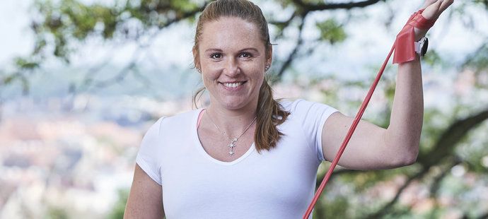 Kristýna Hoidarová Kolocová teprve vloni v srpnu ukončila kariéru profesionální plážové volejbalistky. Teď jede naplno projekt nastávající maminky. Cvičí čtyřikrát do týdne.