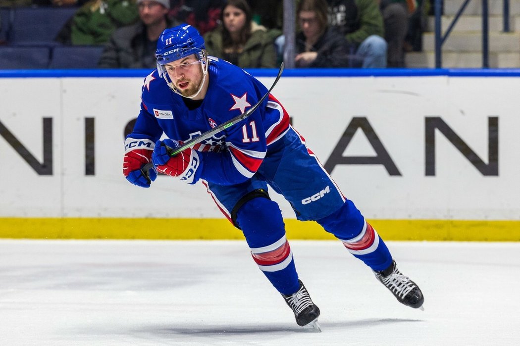 Český útočník Lukáš Rousek v dresu Rochester Americans