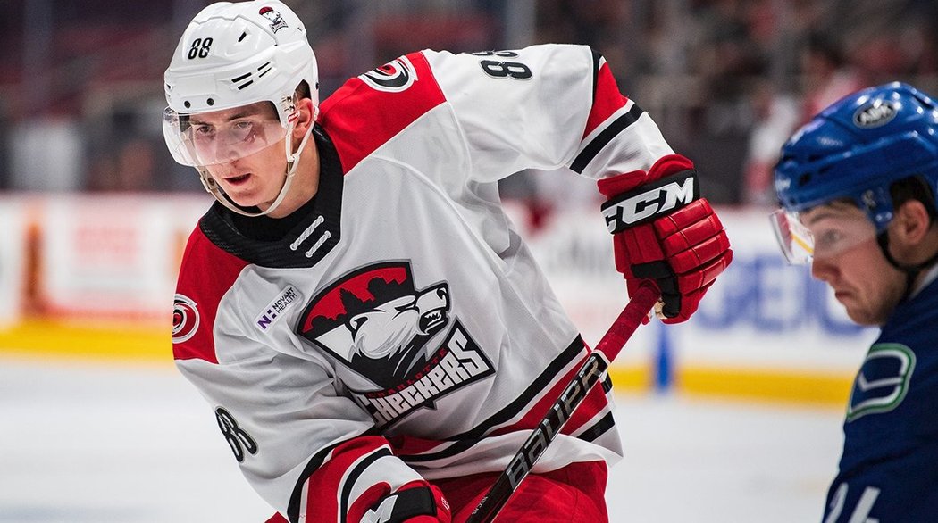 Útočník Martin Nečas v dresu Charlotte Checkers