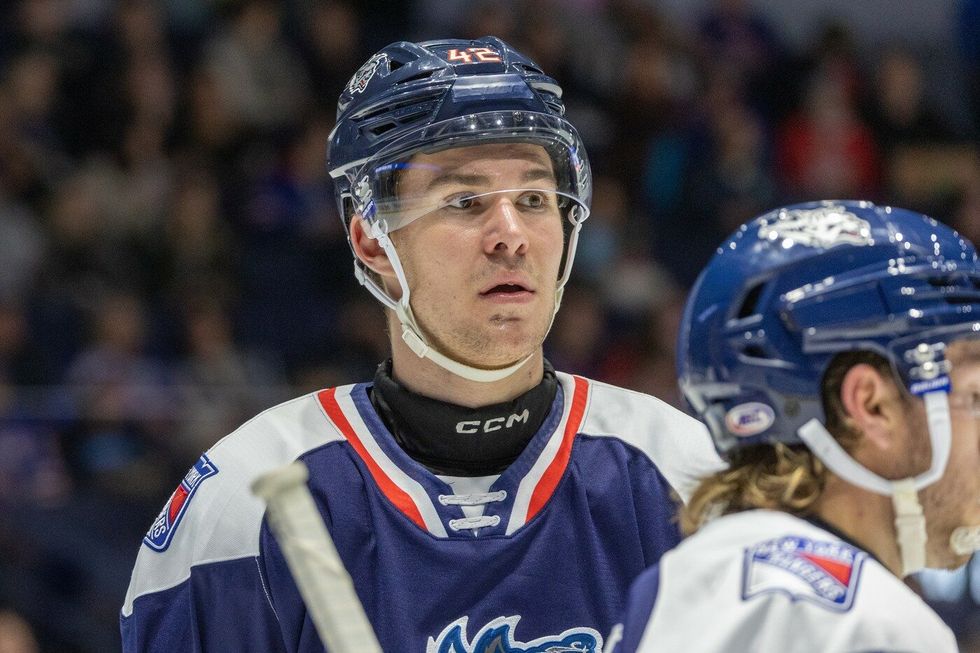 NHL ONLINE: Chmelař debutuje proti Detroitu. Klapka hostí Chicago, v akci i Rittich NHL ONLINE: Chmelař debutuje proti Detroitu. Klapka hostí Chicago, v akci i Rittich