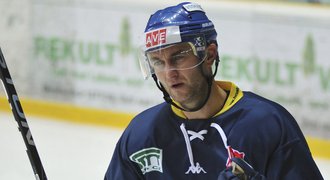 Trápení ex-hokejisty Alinče: Loni ochrnul, teď bojuje o život na JIPce!