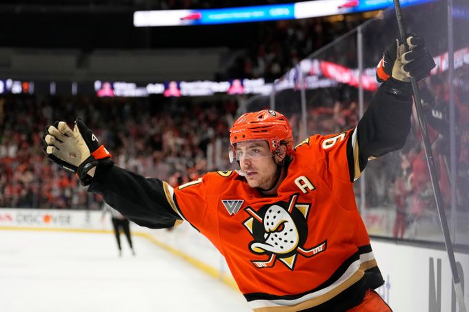 Carlsson za rekordní sumu, ale kam s další hvězdou? Anaheim zabředl do problémů Carlsson za rekordní sumu, ale kam s další hvězdou? Anaheim zabředl do problémů