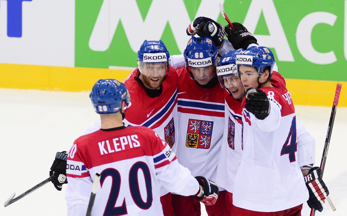 2014. Jakub Klepiš, Jiří Novotný, Jaromír Jágr, Ondřej Němec a Tomáš Hertl se radují z gólu ve čtvrtfinále MS 2014 proti USA, v duelu se trefil i útočník San Jose...