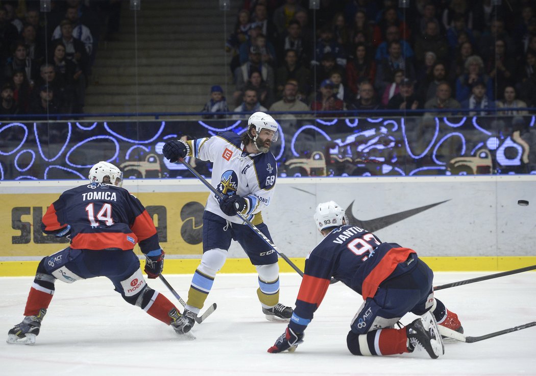 Jaromír Jágr zaznamenal v první třetině duelu s Chomutovem v přesilovkách gól a přihrávku.