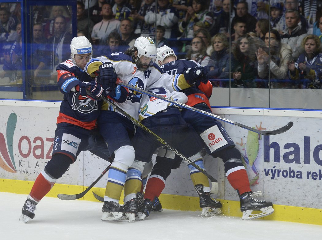 Jaromír Jágr zaznamenal v první třetině duelu s Chomutovem v přesilovkách gól a přihrávku.