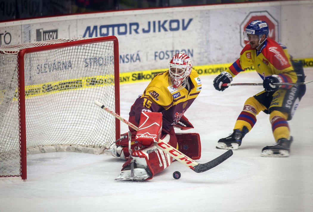 Jihlavský brankář Miroslav Svoboda v barážovém zápase proti Budějovicím