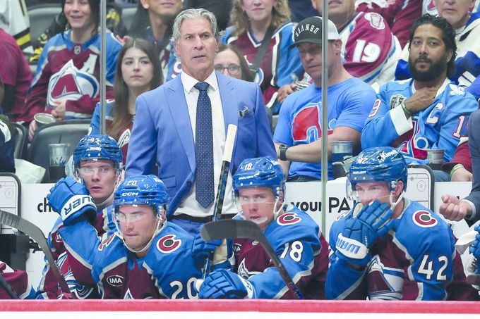 Kouč Colorada o své filozofii, inspiraci u Arsenalu či výchově mladých: Hráči musí přemýšlet sami Kouč Colorada o své filozofii, inspiraci u Arsenalu či výchově mladých: Hráči musí přemýšlet sami