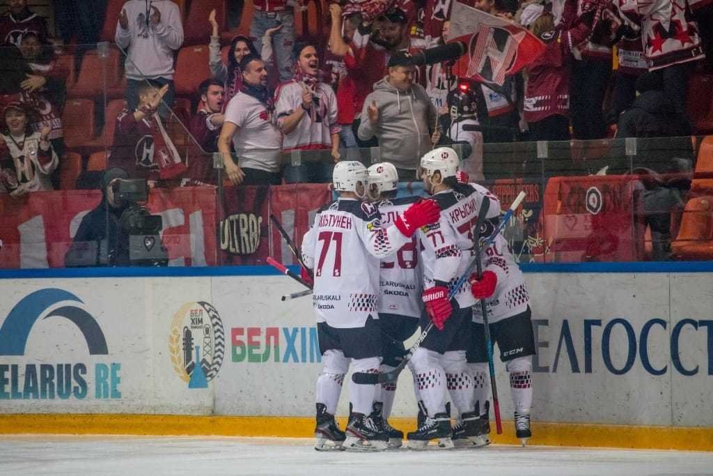 Play off běloruské hokejové ligy nadále pokračuje i s fanoušky na tribunách