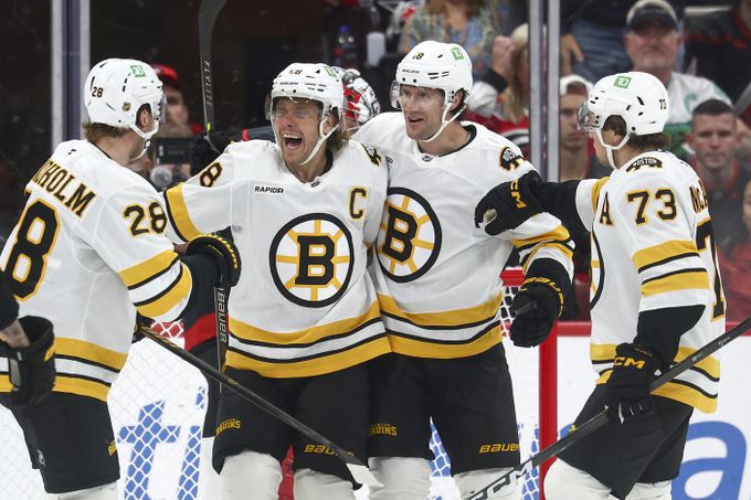 NHL ONLINE: Pastrňák proti Jiříčkovi, Hronek a Chytil se postaví San Jose NHL ONLINE: Pastrňák proti Jiříčkovi, Hronek a Chytil se postaví San Jose