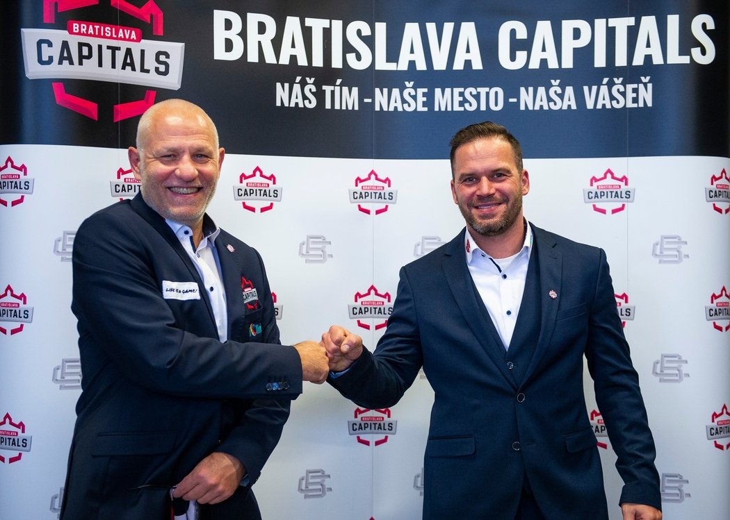 Dušan Pašek v roce 2020 s novým koučem Bratislava Capitals Peterem Dreiseitlem