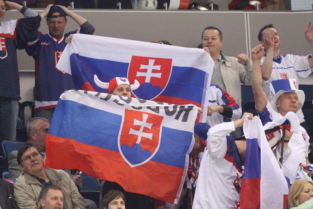 Hlavním svízelem je Zimní stadion Ondreje Nepely v Bratislavě, zamýšlené to hlavní pódium pro hokejovou reprezentační smetánku, který se urgentně hlásí o rekonstrukci.