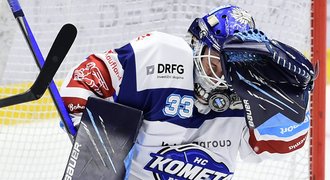 Pere se o místo v Kometě a fandí na dálku parťákovi v NHL: Karel je frajer!