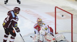 Broš rozhodl v nájezdech derby, Vary nadělily Boleslavi kanára