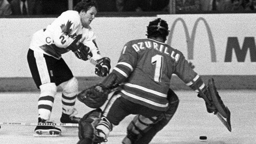 Československa porazila Kanadu ve skupinovém utkání Canada Cupu 1976 a domácího favorita trápila i ve finále