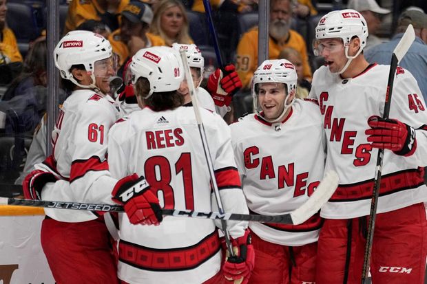 Radost hokejistů Caroliny Hurricanes Radost hokejistů Caroliny Hurricanes