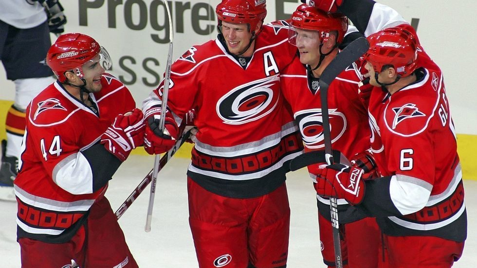 Carolina Hurricanes oslavuje vstřelený gól