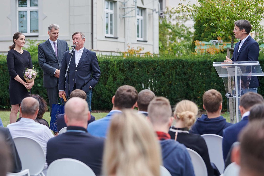 Bývalý hokejista Vladimír Martinec v&nbsp;pražském sídle ČOV převzal Cenu Fair Play za celoživotní postoj.