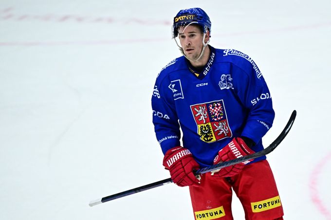 Červenka slaví jubileum. Snad na mě dort zbude, vtipkoval. Na fotce je politý pivem Červenka slaví jubileum. Snad na mě dort zbude, vtipkoval. Na fotce je politý pivem