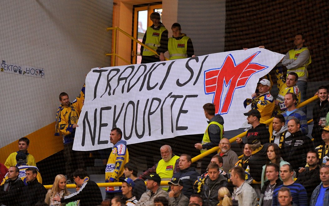 Proti konci Českých Budějovic v extralize v roce 2013 protestovali i fanoušci ostatních klubů, kteří vyjádřili podporu Motoru