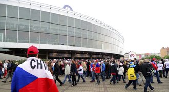 Zátah na překupníky. Lístky na Kanadu prodávali za téměř deset tisíc