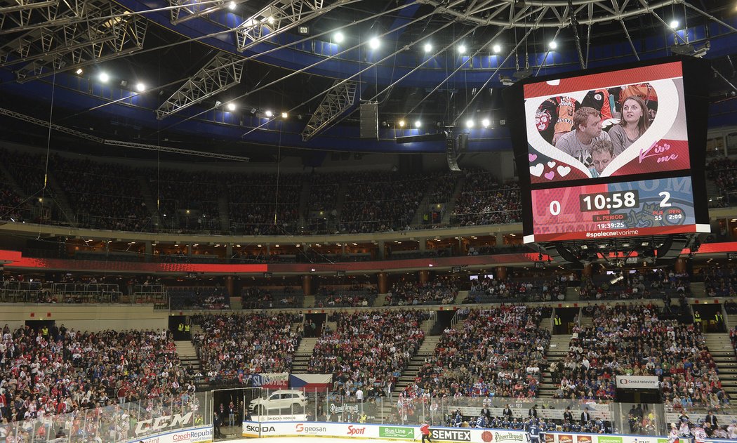 Obrat Čechů v zápase s Finskem sledovala zaplněná O2 arena