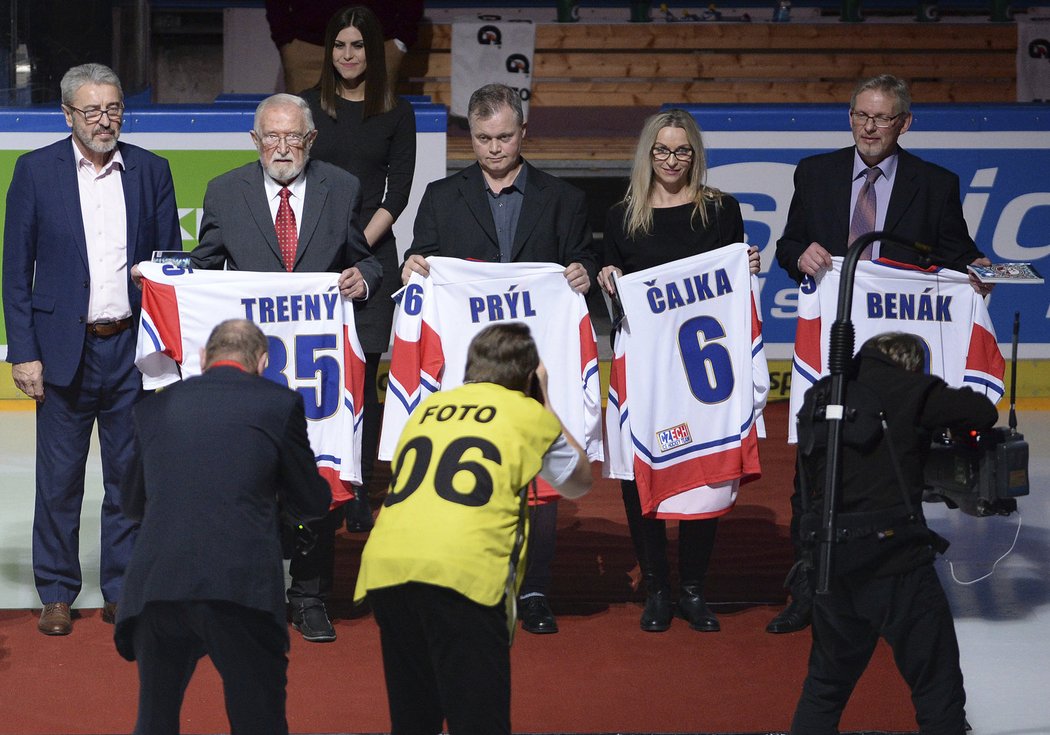 Do síně slávy byli uvedeni slavní hokejisté Trefný, Prýl, Čajka a Benák