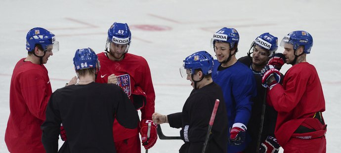 Zleva Tomáš Hertl, Jiří Sekáč, Michal Jordán, Petr Zámorský, Jan Kovář, Martin Zaťovič, Jakub Klepiš.