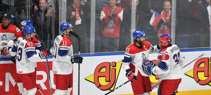 Čeští hokejisté porazili ve čtvrtfinále světového šampionátu v Bratislavě Německo 5:1 a po čtyřech letech postoupili do závěrečných zápasů o medaile.