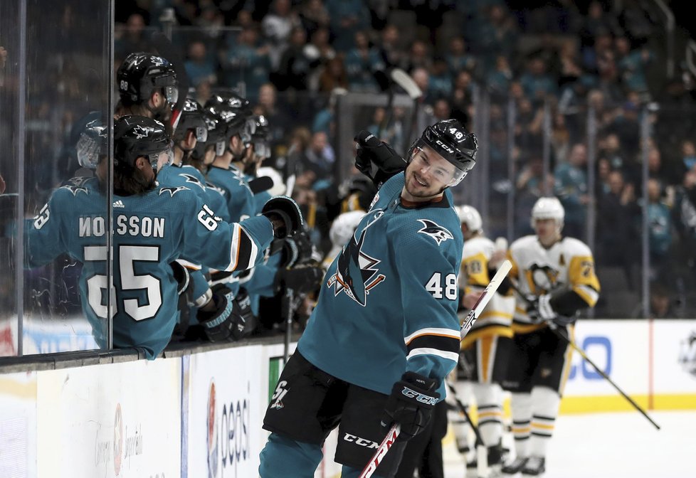 Tomáš Hertl patří mezi fanoušky Sharks k velkým oblíbencům