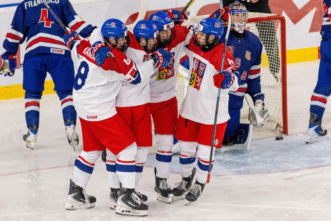 ONLINE: Švédsko - Česko. Osmnáctka hraje druhý zápas na MS, naváže na úspěšný start? ONLINE: Švédsko - Česko. Osmnáctka hraje druhý zápas na MS, naváže na úspěšný start?