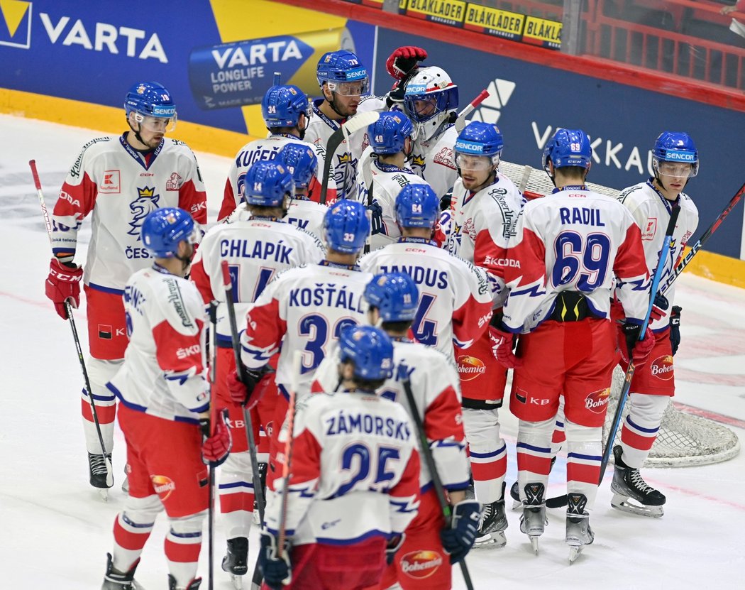 Radost českých hokejistů po výhře nad Finskem