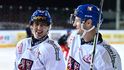 Útočníci české reprezentace Lukáš Sedlák (vlevo) a Dominik Kubalík (vpravo)