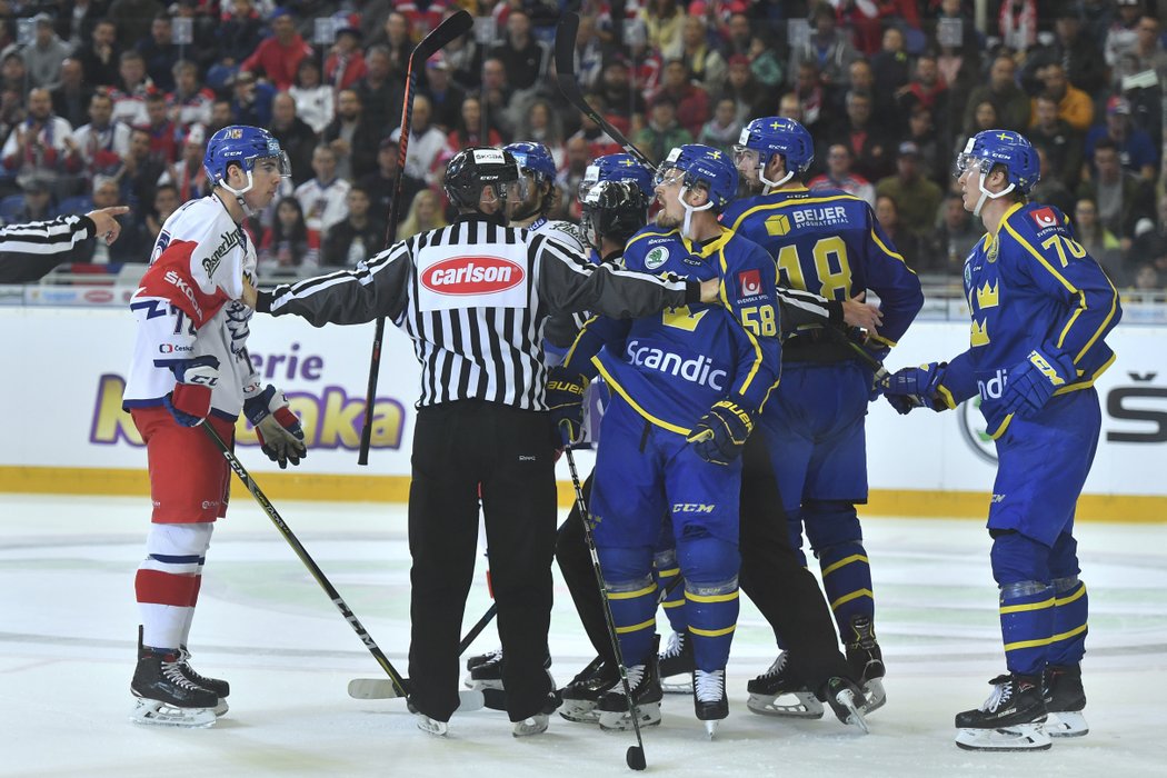 Čeští hokejisté porazili ve druhém utkání na turnaji Carlson Hockey Games v Brně Švédsko 3:0.