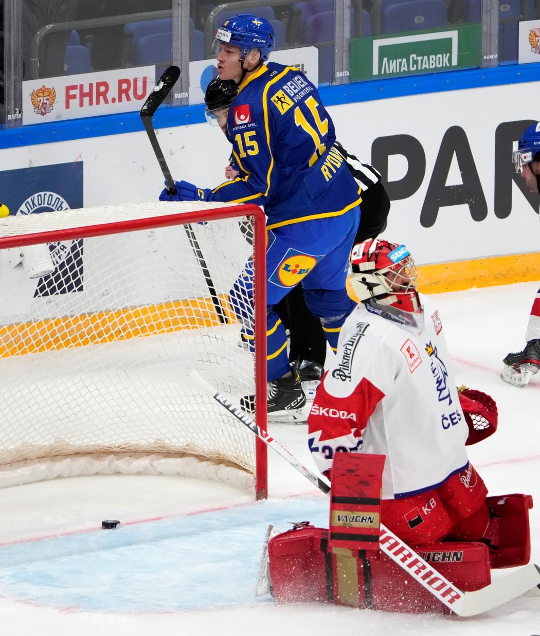 Švéd Gustav Rydahl oslavuje trefu proti české hokejové reprezentaci