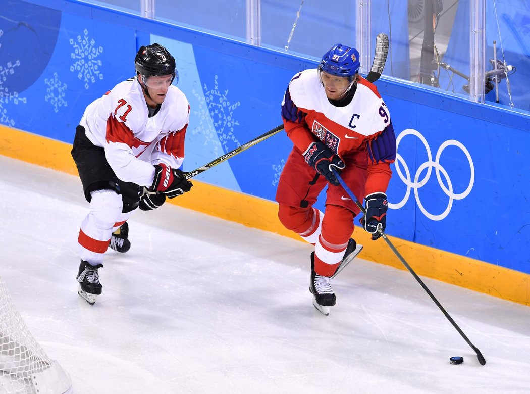 Útočník a kapitán českého hokejového týmu Martin Erat v utkání proti Švýcarsku na olympiádě v Koreji