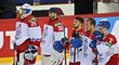 Zklamaní čeští hokejisté po prohře se Švýcarskem