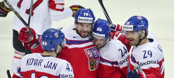 Radost českých hokejistů v zápase se Švýcarskem