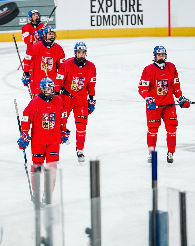 ONLINE: Česko - USA. 4:6 Osmnáctka vstupuje do turnaje duelem proti obhájci prvenství ONLINE: Česko - USA. 4:6 Osmnáctka vstupuje do turnaje duelem proti obhájci prvenství
