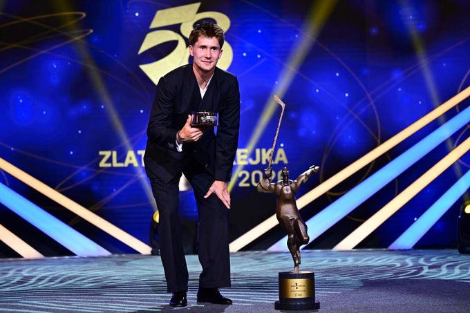 Nečas mluvil na galavečeru o Carolině i o zásnubách: Zlatá hokejka pro tátu! Nečas mluvil na galavečeru o Carolině i o zásnubách: Zlatá hokejka pro tátu!