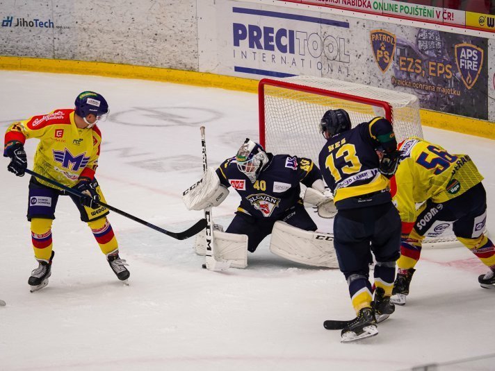 Hráči Ústí nad Labem v duelu s Motorem České Budějovice