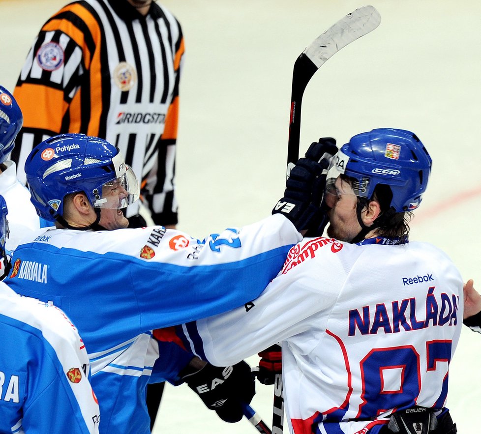 Zápasnická vložka v podání Jakuba Nakládala a Fina Mikka Jokela